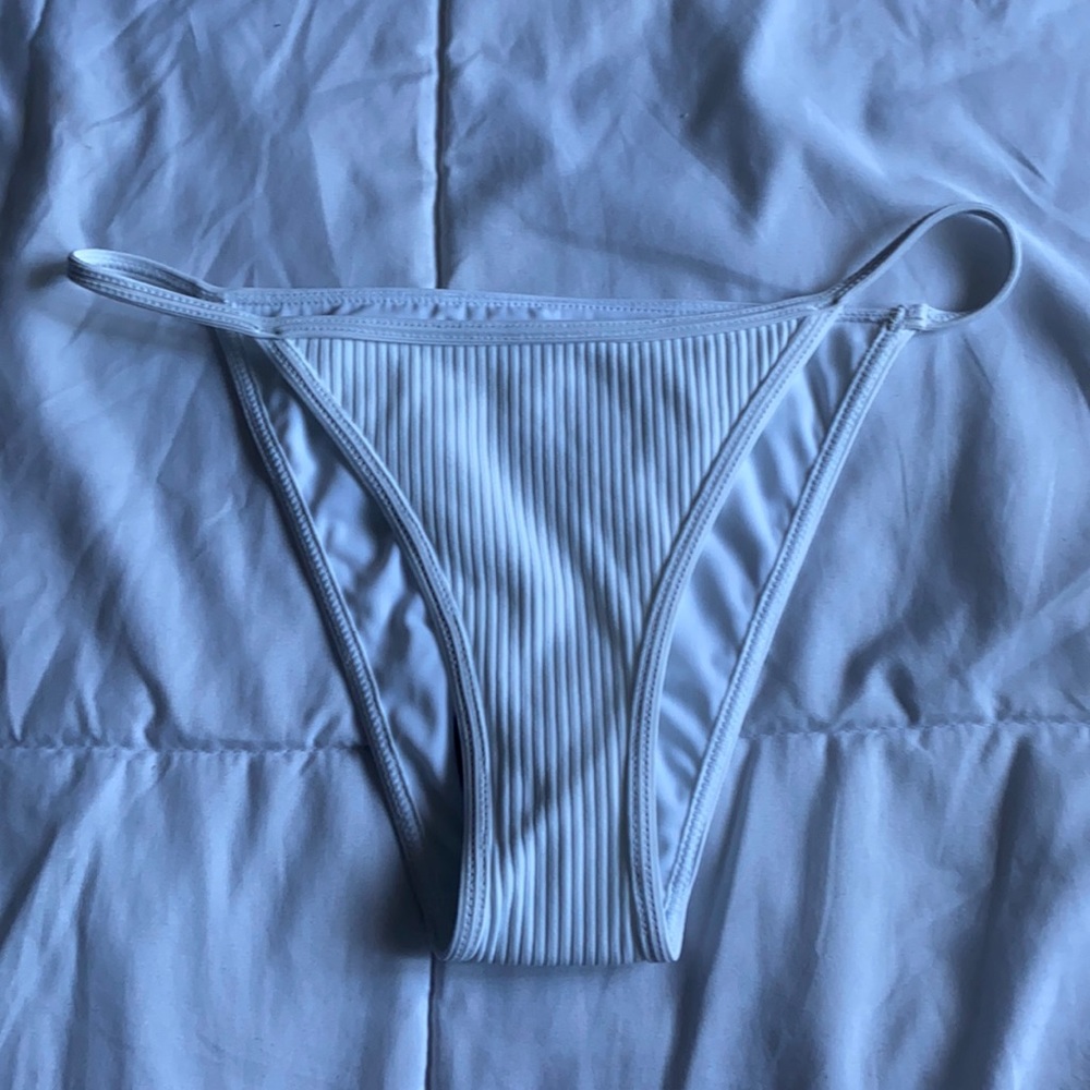 White PacSun bikini bottoms